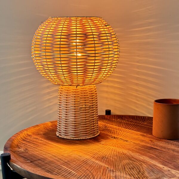 Lampe à poser Circle rotin (photo 1/3)
